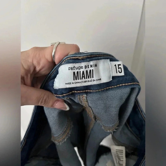 Refuge Denim | Miami Denim Dark Wash Distressed Shorts (Jegging) | Size 15 - Picture 8 of 8